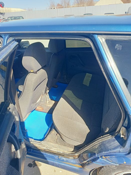 Машина ВАЗ 2114.