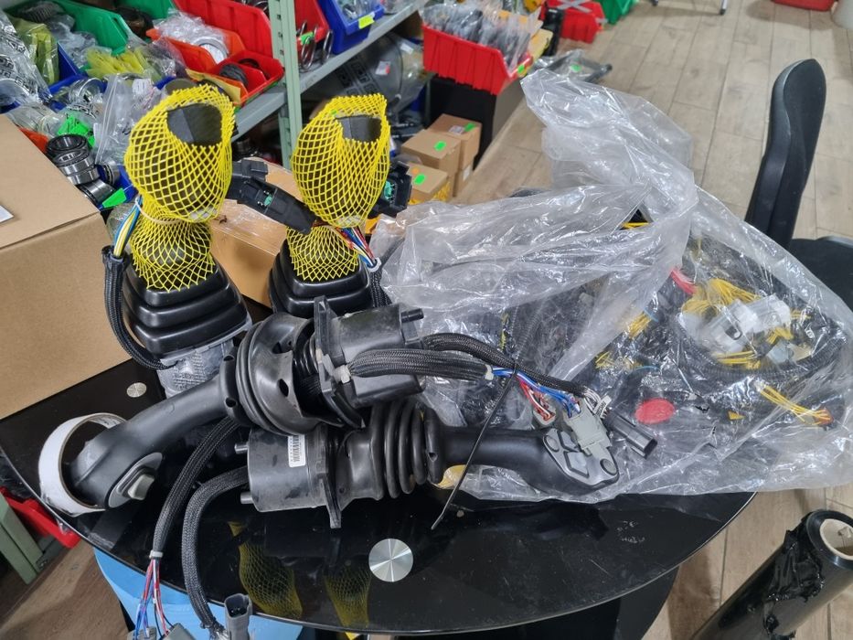 Joistik jcb .Electric sau Hidraulic