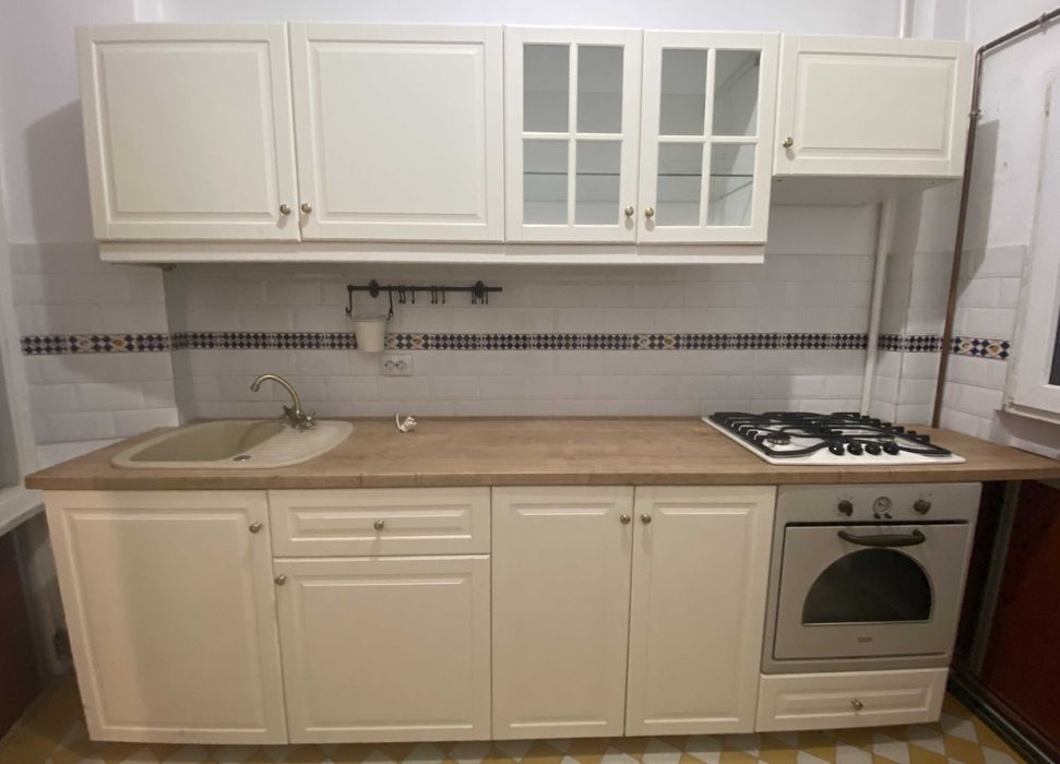 Mobilă de bucătărie IKEA (Bodbyn) – echipată cu electrocasnice retro