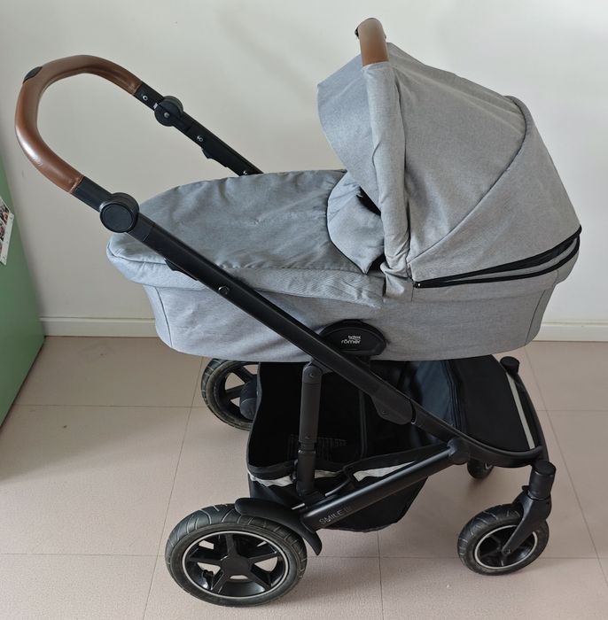 Britax Römer Smile III – set complet + accesorii – stare foarte bună