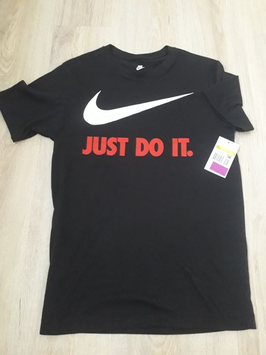 Мъжки тениски с етикет