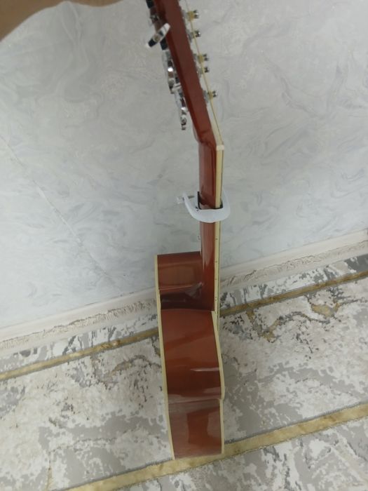 Продам гитару новая