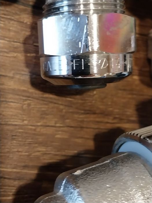 Кран с термоглава CALEFFI 4 броя, долно подаване и връщане.