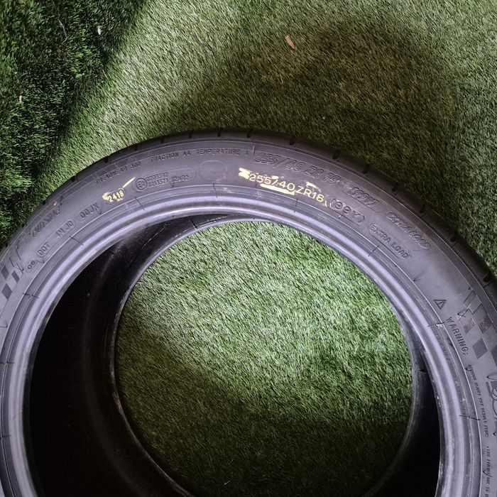 255 40 18 cu 225 45 18 Michelin și Continental