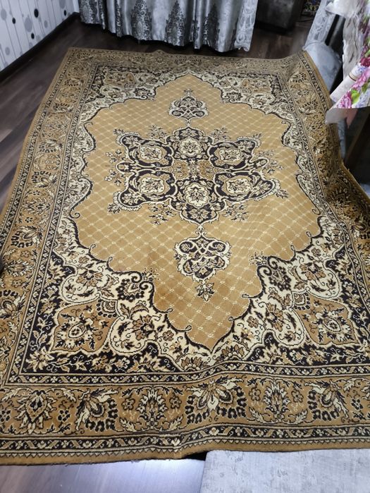 Продам ковёр размером 2м х3м