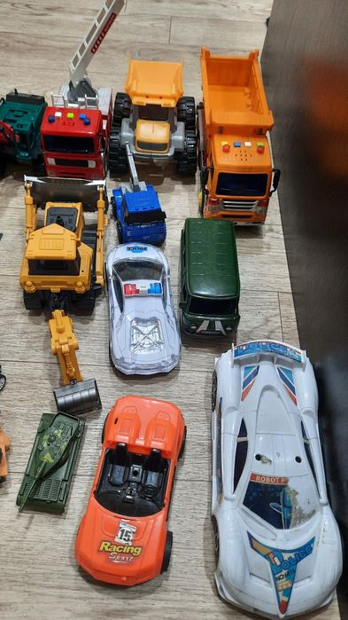 Машинки продам разные