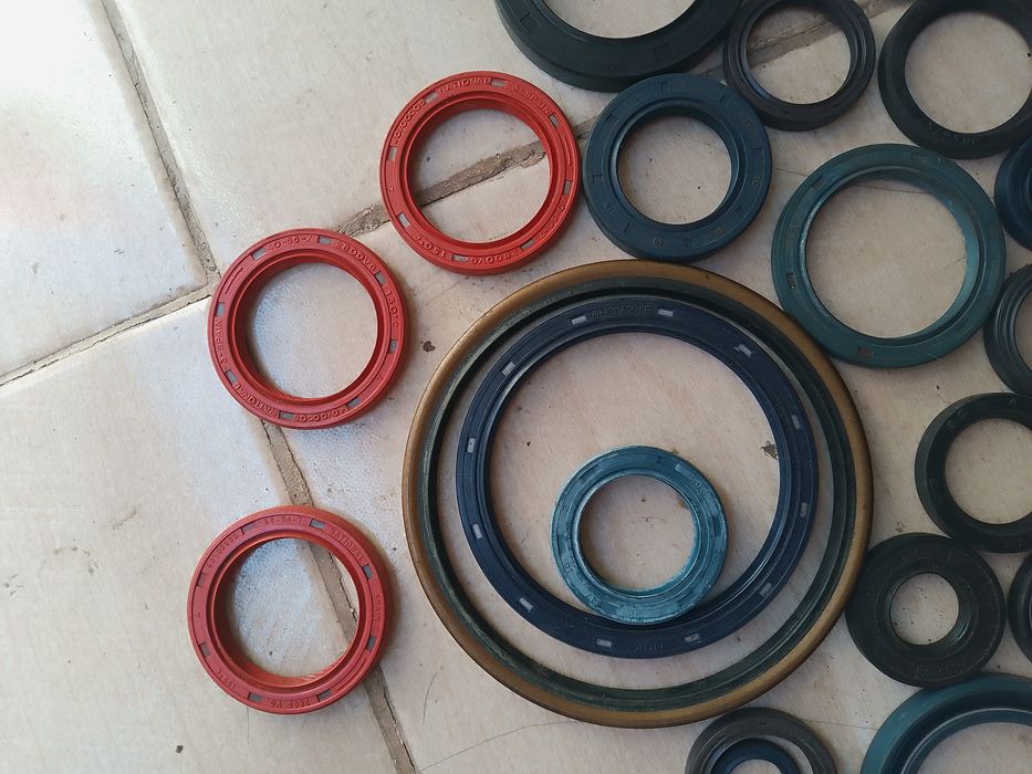 Lot de semeringuri în stare foarte buna, 63 bucăți diferite