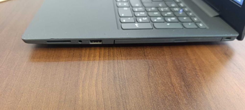 Lenovo V130-15ikb 15.6 in Laptop i5-7200U 2.5 GHz 8GB 256GB NVME SSD Win 11 Home 96.73% батерия и оригинално зарядно