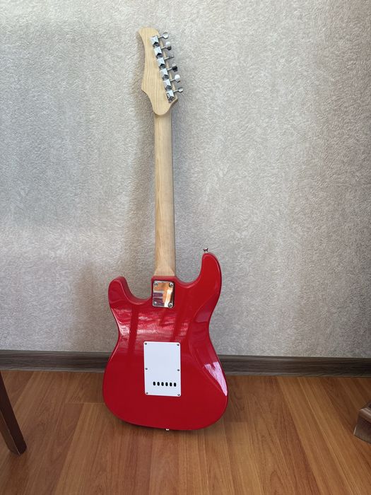 Продается электрогитара, комбоусилитель, тюнер.