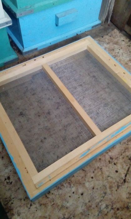 Пчелни кошери ДБ-10ка за подвижно пчеларство и добив на клей и прашец.