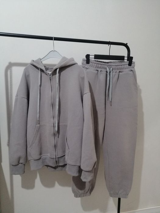 Спортивки, кофты, платья