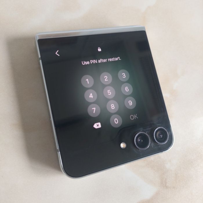 [Flip5] Vând Samsung Galaxy Z Flip 5 [pentru piese] //poze reale