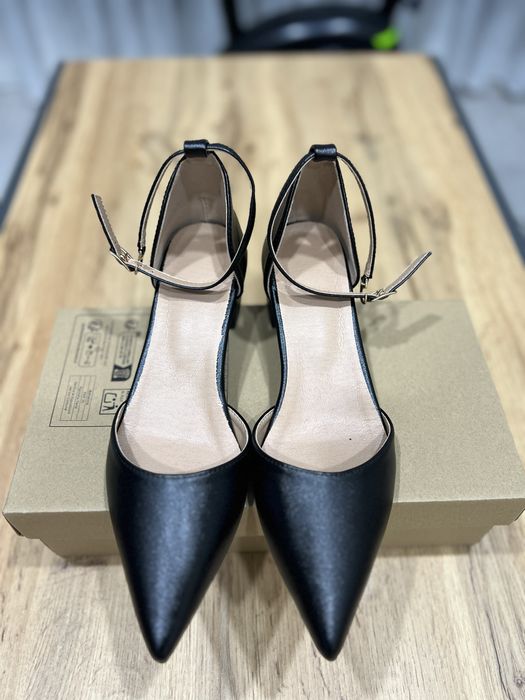 Черни дамски обувки на дебел ток