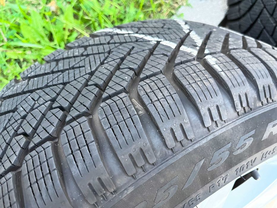 Джанти със зимни 225/55 R17 гуми за BMW F10
