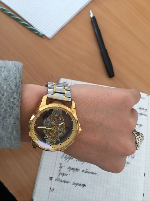 Часы прозрачные механические