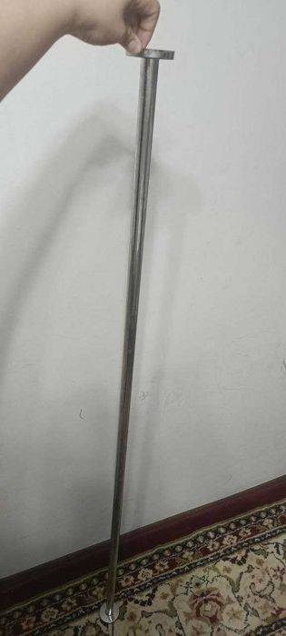 Продаётся железная труба для шторы в ванную