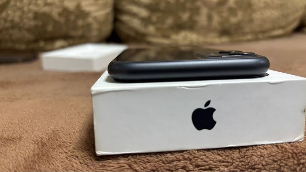 Продам телефон Айфон 11