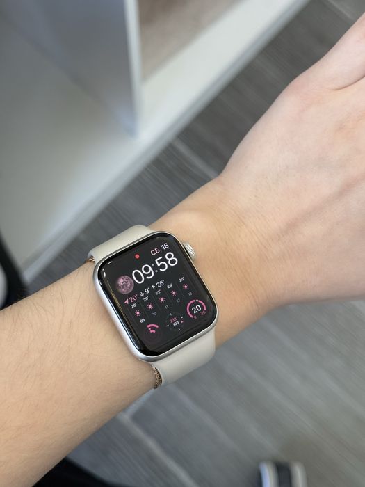Продам apple watch SE
