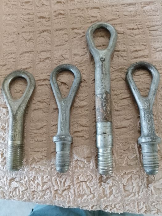 Буксировочный крюк