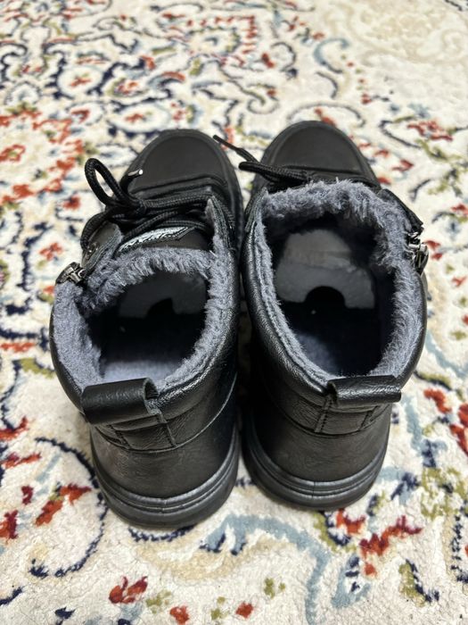 Продам ботинки новые