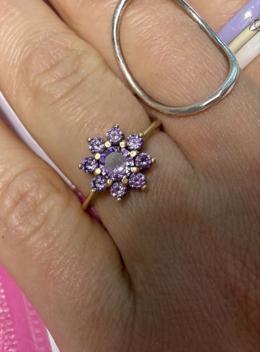 18-каратов златен пръстен аметисти.