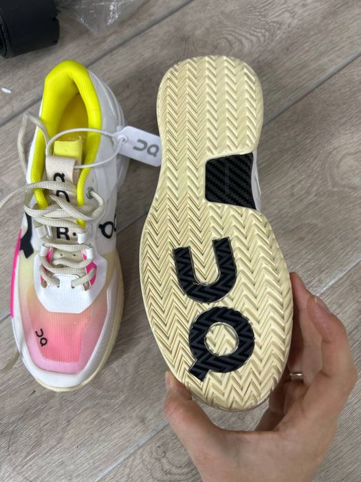 Теннисные кроссовки On roger