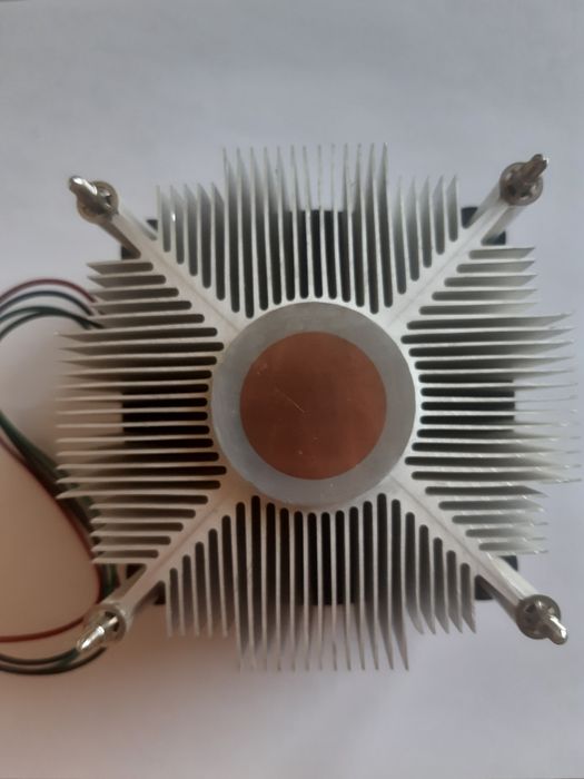 CPU кулер с 4 пиновым коннектором