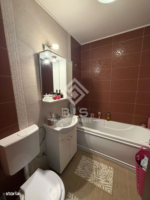 Apartament de vanzare 3 camere mobilat si utilat