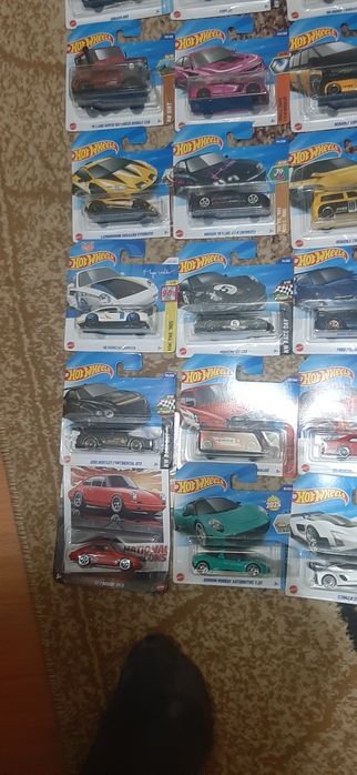 Vând 40 machete Hotwheels impecabile