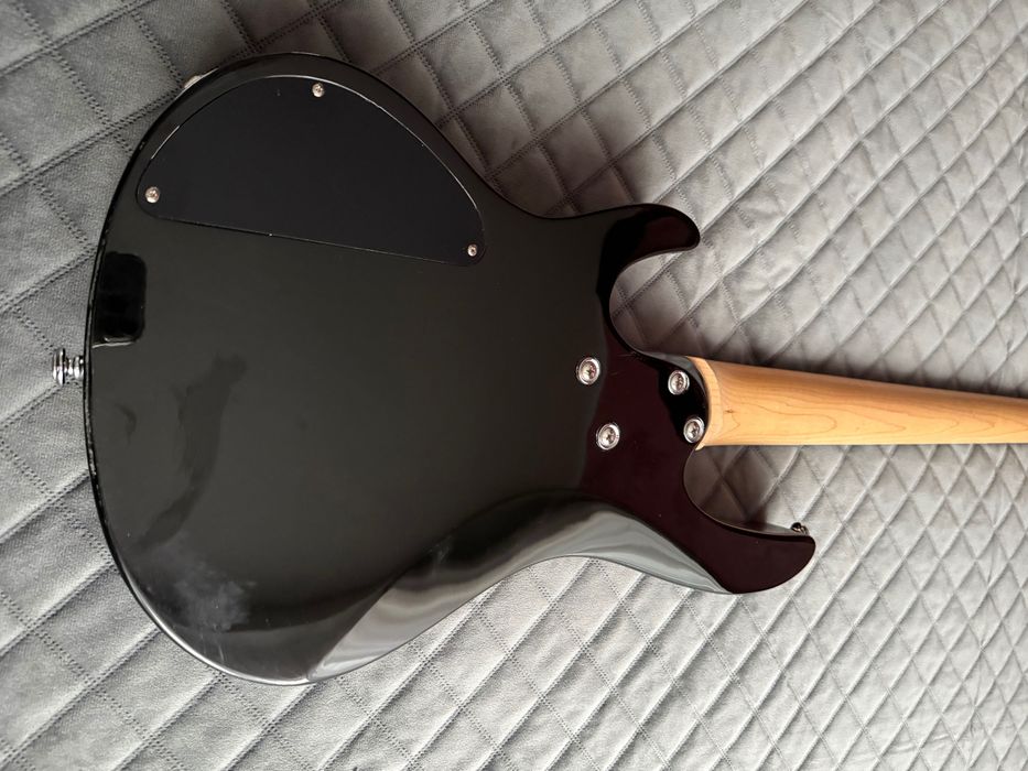 Bass ESP short-scale B-4JR (an 2019) Doze EMG Passive Stare Excelentă