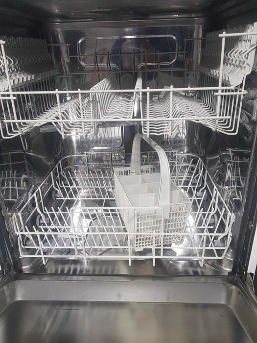 Продавам голяма свободно-стояща Съдомиялна