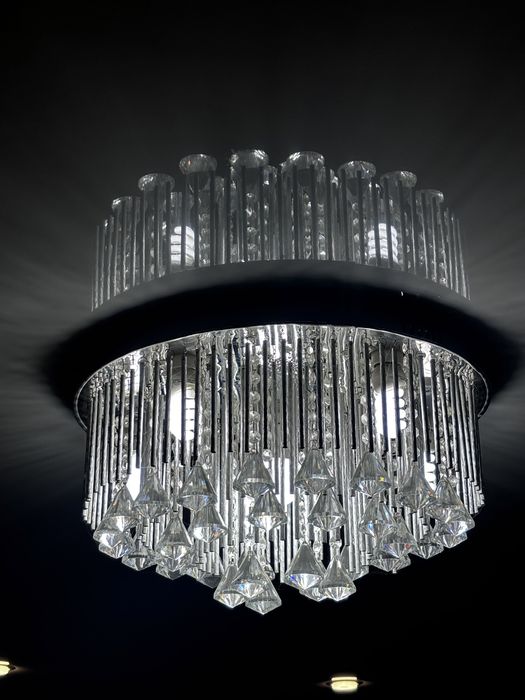 Продам люстру с музыкой