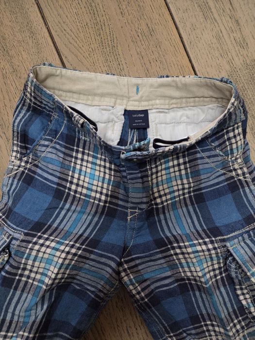 Къси панталонки за момченце на Gap, р.4год.