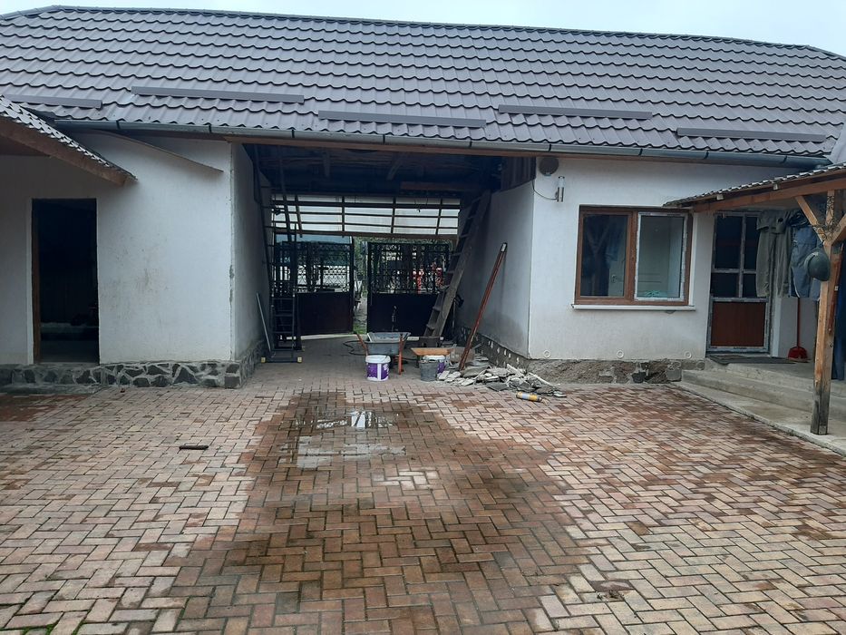 Vând casă la țară