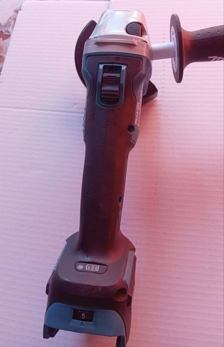 Makita DGA463Z pret Fix