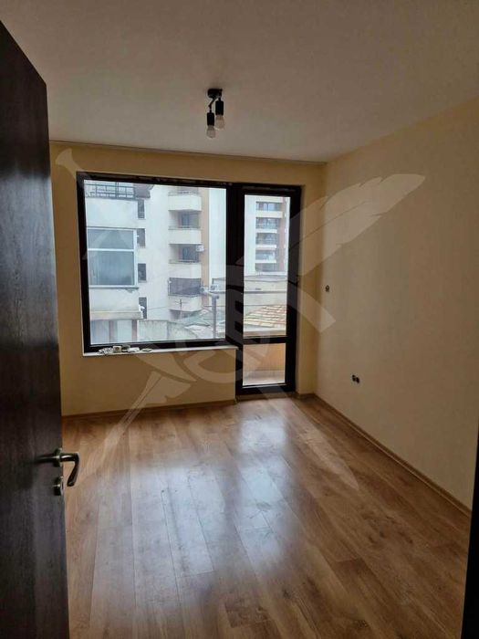 Дава се под наем Тристаен апартамент в Варна, Окръжна болница - 80 кв.м за 847.62 € - Снимка #3