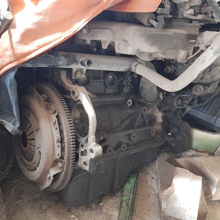 Продавам двигател