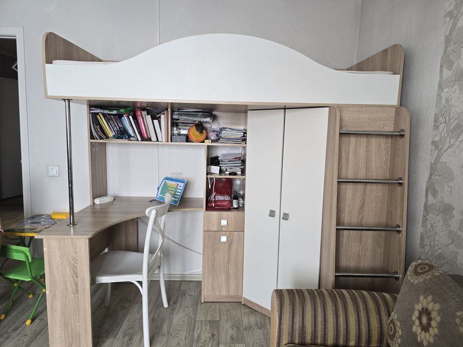 Кровать чердак, детский уголок.