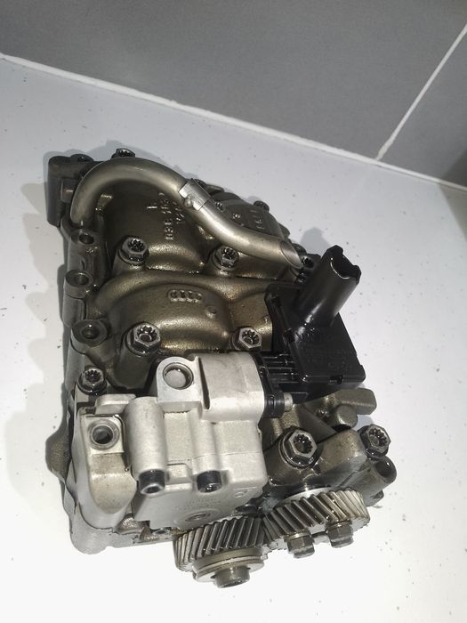 Pompa ulei audi A4 B8 originală nouă factura și garanție 03G103537B