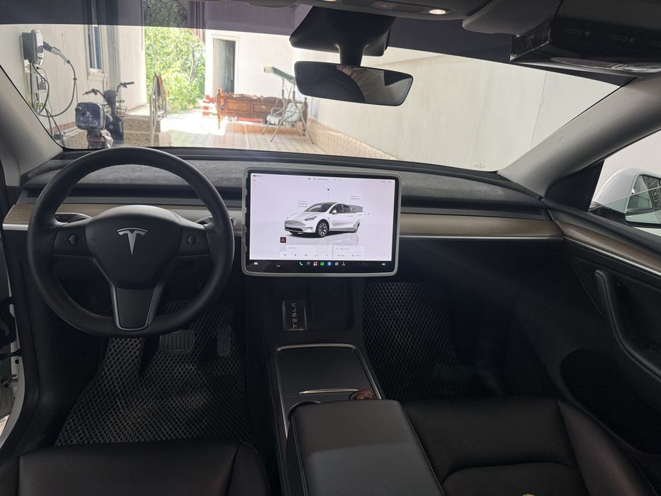 Tesla model Y RWD