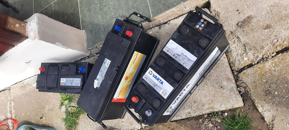 De vânzare diferite bateri noi