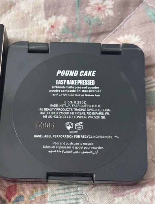 Huda Beauty pudra compacta