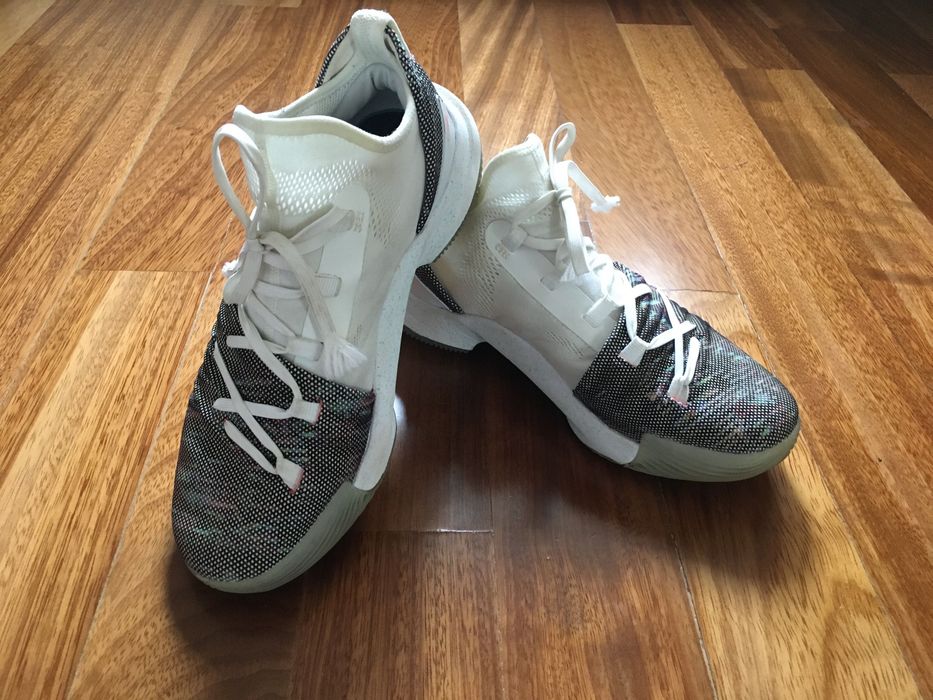 Adidasi Baschet, Curry 5, ca noi