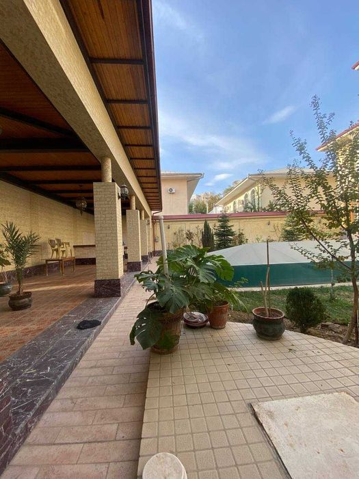 Аренда дома в центре ,гост. Россия 9соток 10 комнат 8000у.е