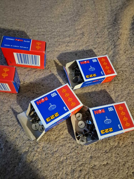 Cutii de pioneze Ron, modelul 223, Cehia, 20 cutii a cate 100 pioneze