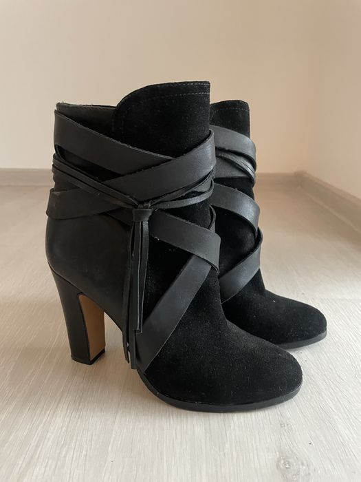 Cizme scurte de piele, cu toc, marime 36, Vince Camuto