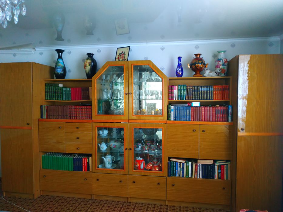 Стенка для гостиной, шифоньер