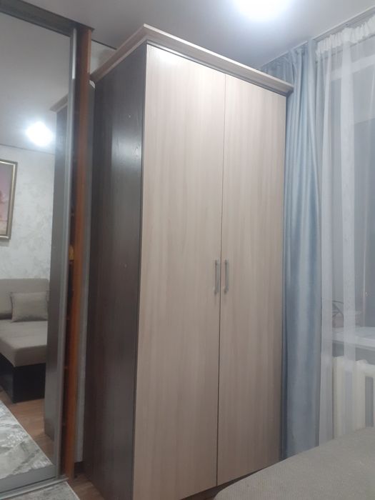 Двухдверный шкаф