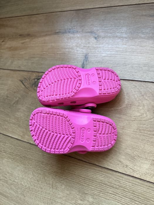 Vand papuci crocs