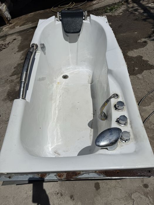 Продам акрилувую ванну б/у